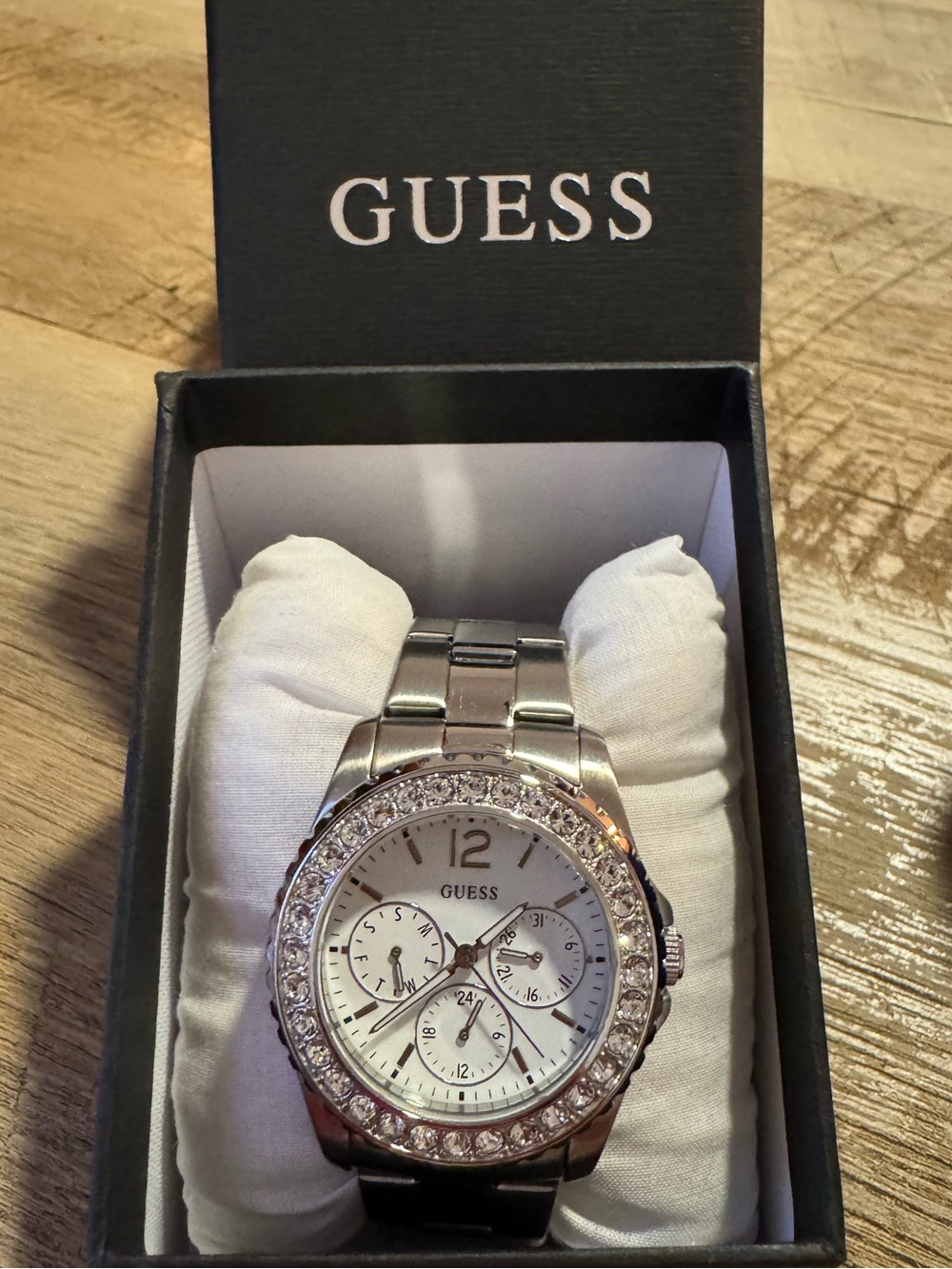 GUESS Women's Watch U11052L1